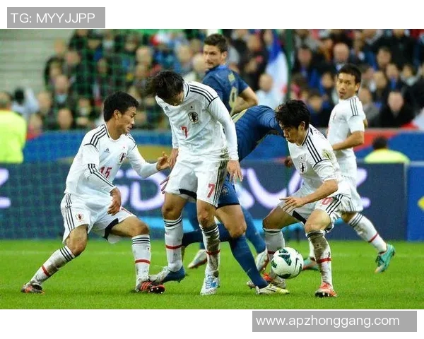 福冈黄蜂迎战山口雷诺力争主场胜利展现球队实力与斗志